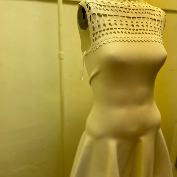 Women’s white causal dress - Picture 3 of 4